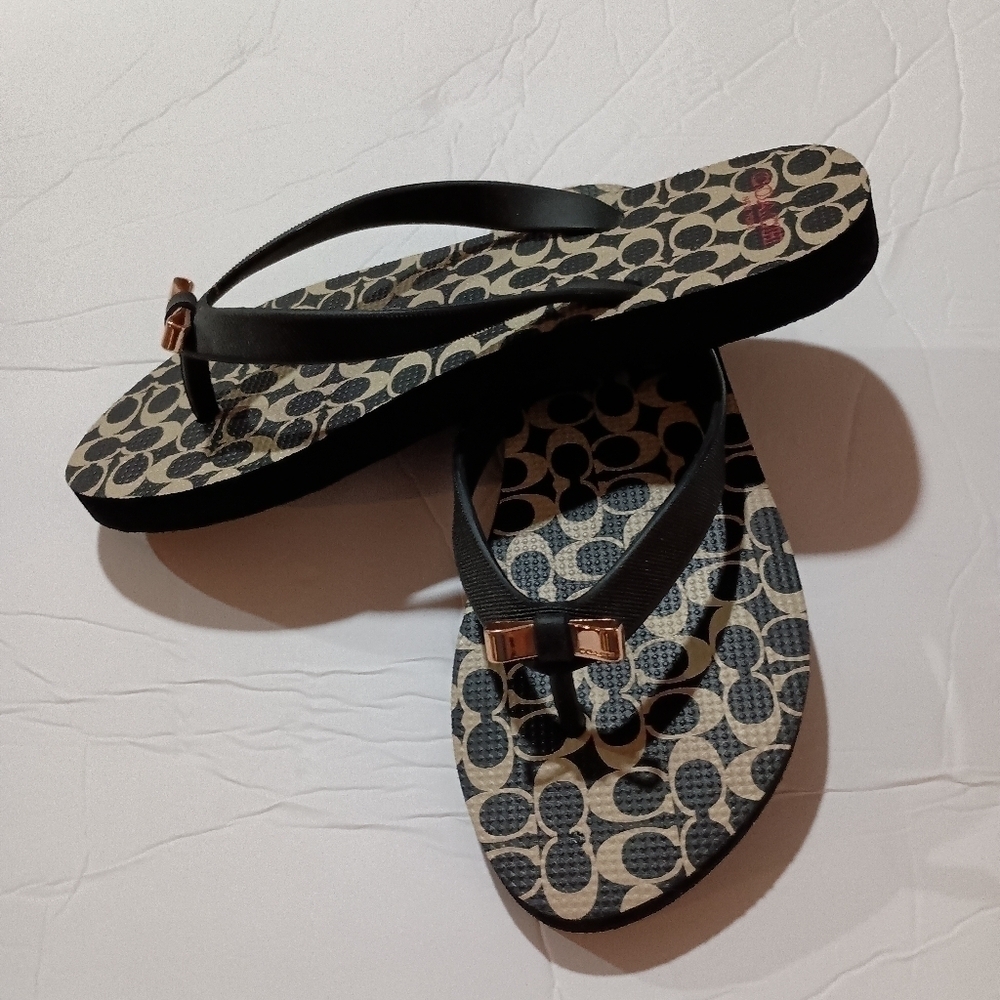 Coach black white signature C flip flops with gold bow size 5/6
